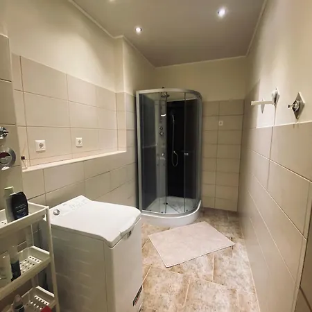 Flat For Up To 4 People In Dresden-striesen Apartment *