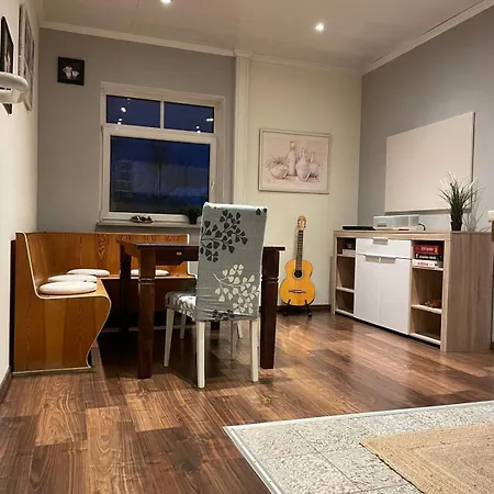 Apartment Flat For Up To 4 People In Dresden-striesen *