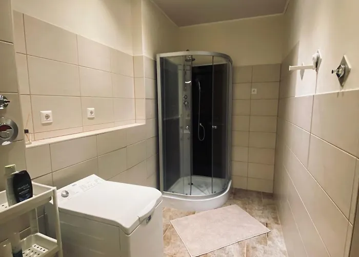 Flat For Up To 4 People In Dresden-striesen Appartement *