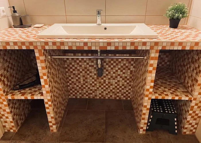 Flat For Up To 4 People In Dresden-striesen * Drezda